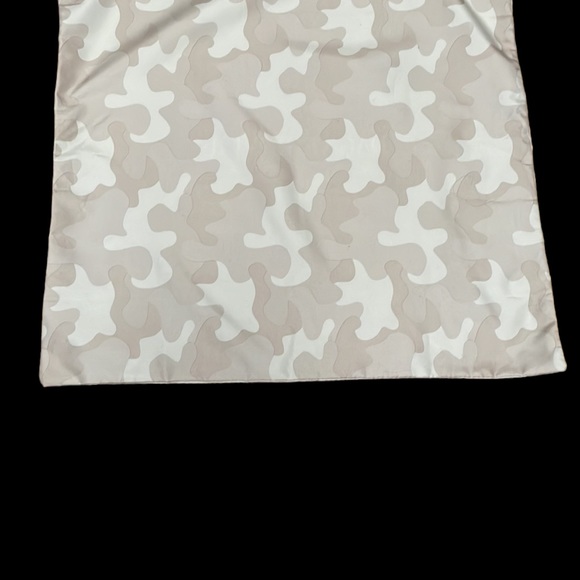Dagne Dover Large Camo Rose Beige 20”x20” Dust Bag - Picture 4 of 9